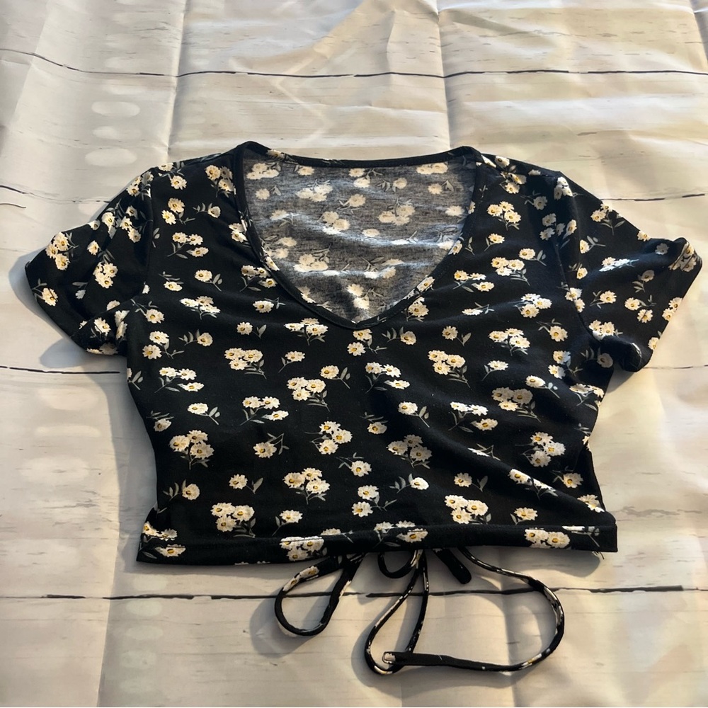 Black Floral Short Sleeve Crop Top Tee with Tie on Lower Back, SHEIN Size Small